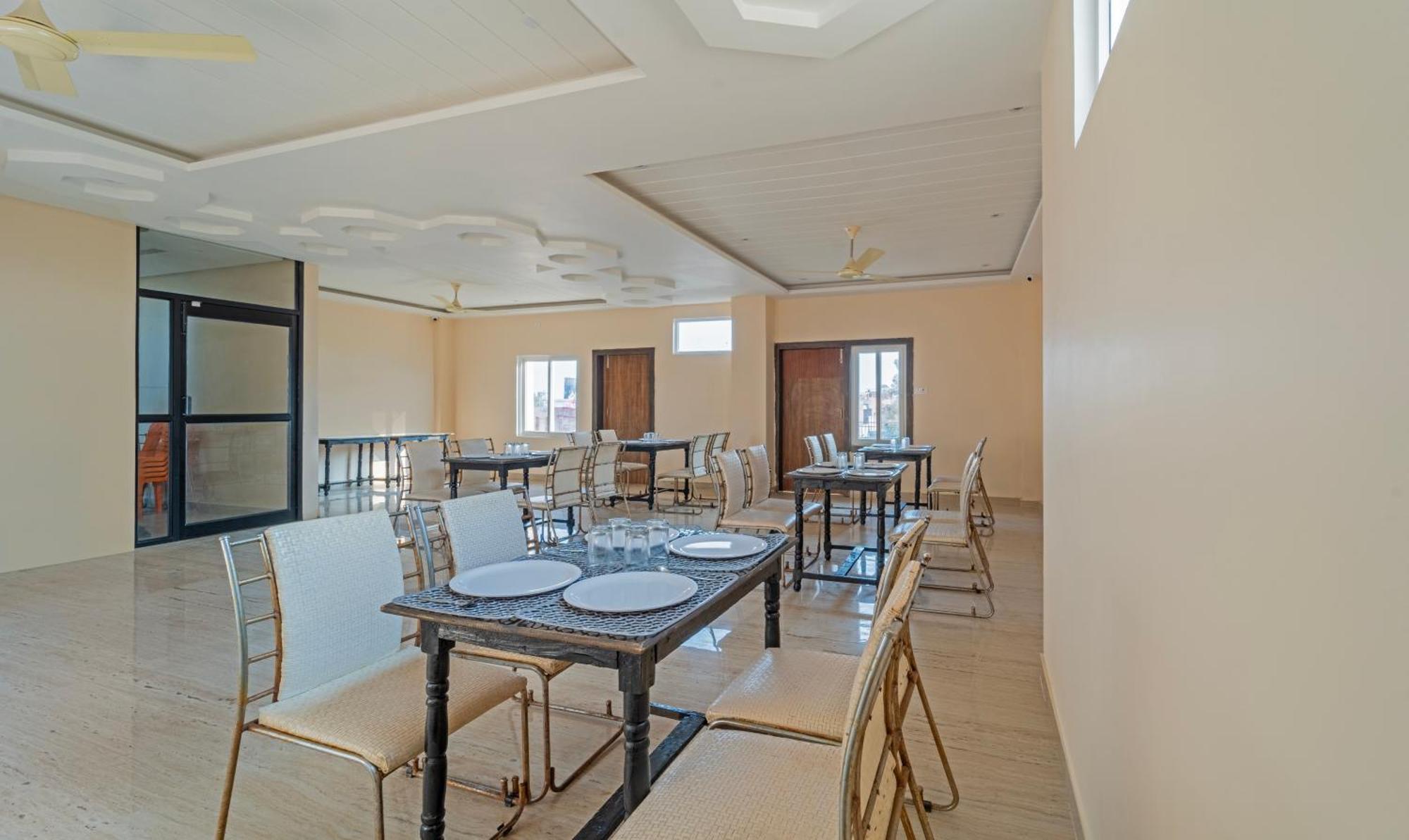 Treebo Raj Palace Waranasi Zewnętrze zdjęcie