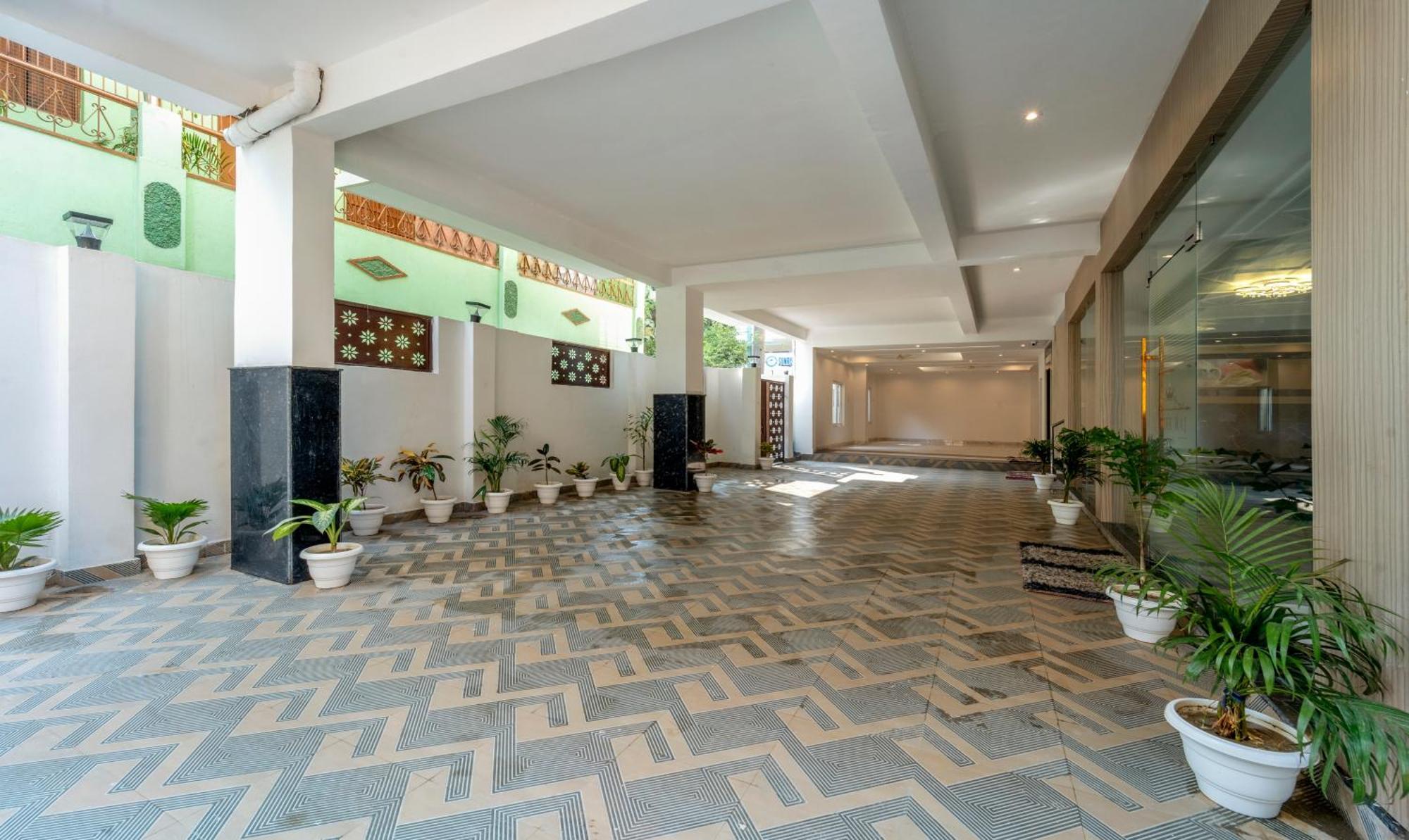 Treebo Raj Palace Waranasi Zewnętrze zdjęcie